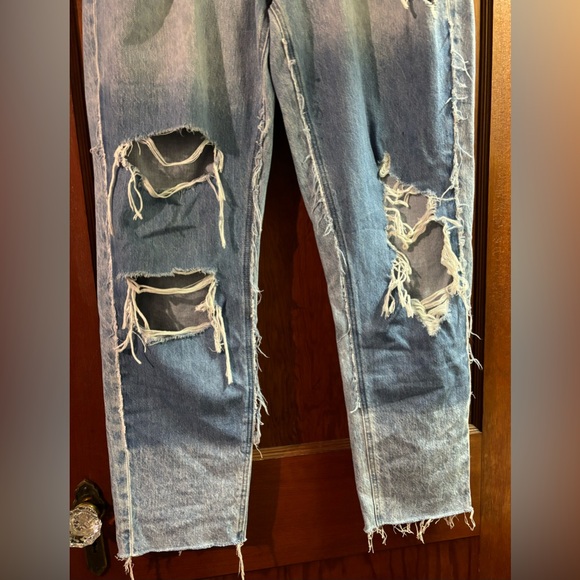 American Eagle Mom Jean - Picture 2 of 8